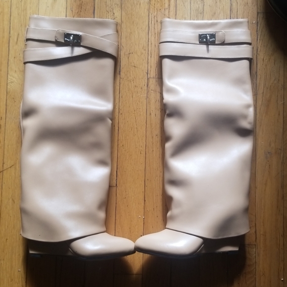 🎈Sold🎈Faux Leather Fold Over Wedge Boot - Picture 1 of 3